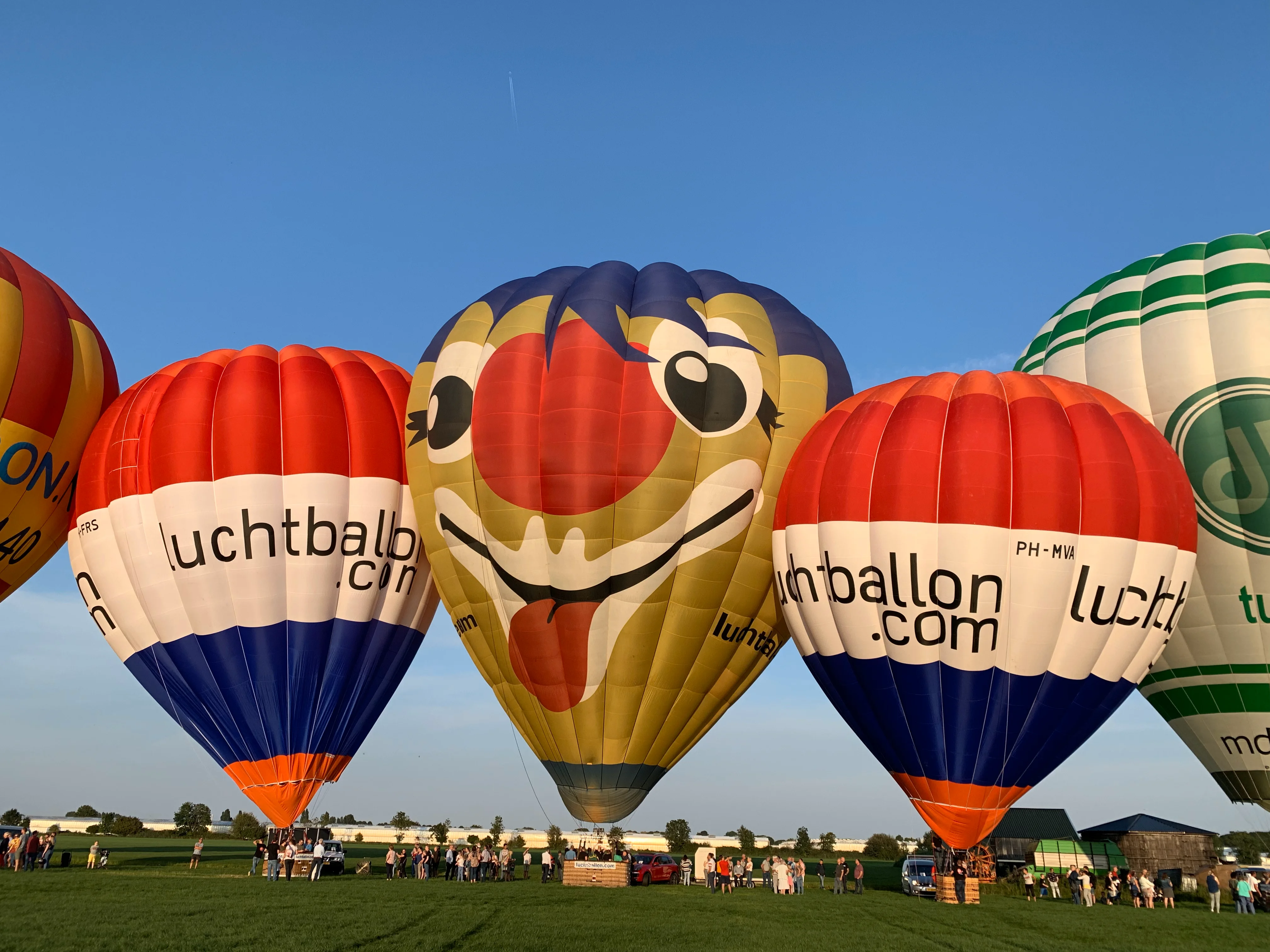Ballonvaart maken over Hendrik-ido-ambacht, gemeente Hendrik-Ido-Ambacht